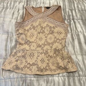NEW WOUT TAGS. BCBG MAXAZRIA ANNICA CROCHET LACE PEPLUM TOP. XXS